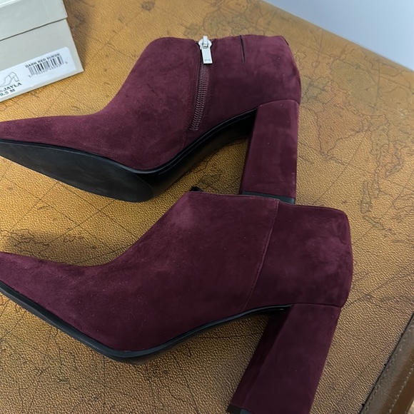 EUC MARC FISHER WOMEN SIZE 9.5 genuine burgundy suede bootie with zipper - Picture 4 of 11